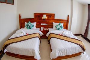Postel nebo postele na pokoji v ubytování Kampong Thom Palace Hotel