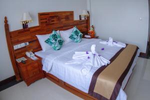 Postel nebo postele na pokoji v ubytování Kampong Thom Palace Hotel