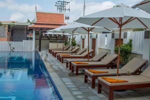 Bazén v ubytování Kampong Thom Palace Hotel nebo v jeho okolí