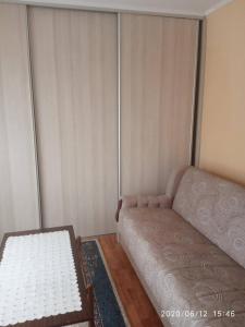 a small room with a couch and a table at Konak Mali Raj in Vrnjačka Banja