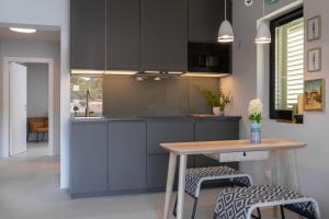 Kuchyňa alebo kuchynka v ubytovaní Apartmani Vale