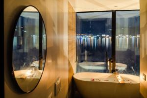 Ein Badezimmer in der Unterkunft Rea Boutique Hotel