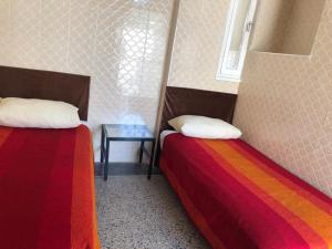 Postel nebo postele na pokoji v ubytování Youth Hostel International Fez