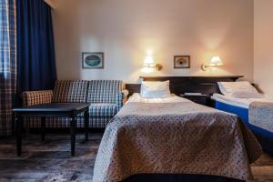 Lapland Hotels Luostotunturi & Amethyst Spa tesisinde bir odada yatak veya yataklar