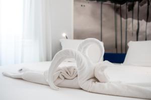 a pile of towels sitting on top of a bed at Boutique Centrale Palace Hotel in Rome