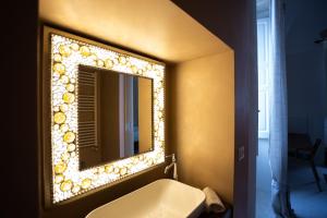 A bathroom at Viasarnelli72