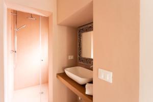 A bathroom at Viasarnelli72