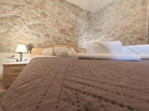 Posteľ alebo postele v izbe v ubytovaní Charming apartment piccolo paradiso + 29 fotografií