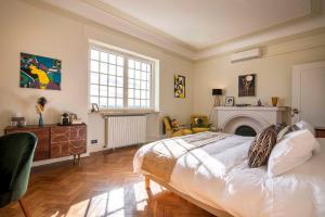 a bedroom with a large bed and a fireplace at Quand la ville dort in Agen