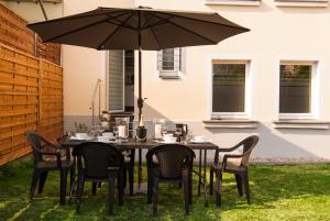 Restoran ili drugo mesto za obedovanje u objektu BAUHAUS Design-Luxus Apartment, 20er Jahre Stil, Garten