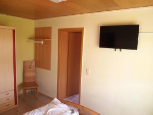 a room with a flat screen tv on the wall at Lehnenhof in Dargun