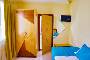 a room with a bed and a door to a bedroom at Piccadilly Rooms Restaurant and Beach in Santa Maria al Bagno