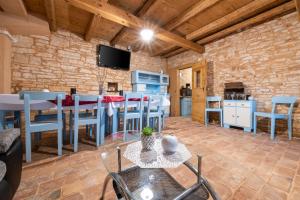 TV a/nebo společenská místnost v ubytování Holiday house Meri