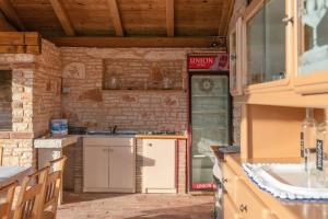 Kuchyň nebo kuchyňský kout v ubytování Holiday house Meri