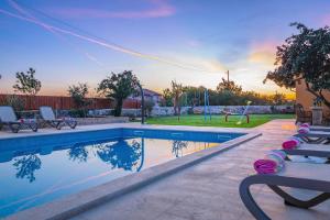 Bazén v ubytování Holiday house Meri nebo v jeho okolí