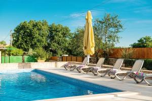 Bazén v ubytování Holiday house Meri nebo v jeho okolí