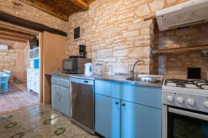 Kuchyň nebo kuchyňský kout v ubytování Holiday house Meri