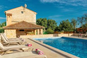 Bazén v ubytování Holiday house Meri nebo v jeho okolí
