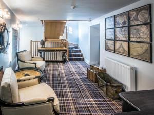 Ruang duduk di The Royal Standard +27 gambar