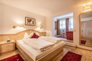 Posteľ alebo postele v izbe v ubytovaní Hotel Ciasa Tamá