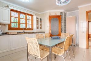 Kuchyň nebo kuchyňský kout v ubytování Villa Costa De Blanes
