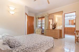 Postel nebo postele na pokoji v ubytování Villa Costa De Blanes