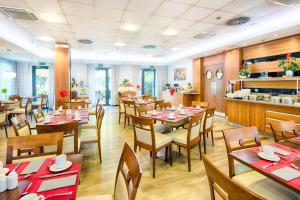 Reštaurácia alebo iné gastronomické zariadenie v ubytovaní ACHAT Hotel Budapest + 18 fotografií
