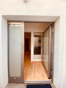 Afbeelding uit fotogalerij van Modernes Apartment am Bodensee in Wasserburg