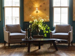 A seating area at Stewart House Hotel