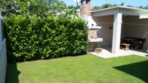Vonkajšia záhrada v ubytovaní Apartment Floresita