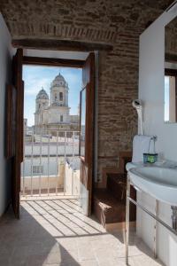 a bathroom with a sink and a view of a building at Casual con Duende Cadiz in Cádiz