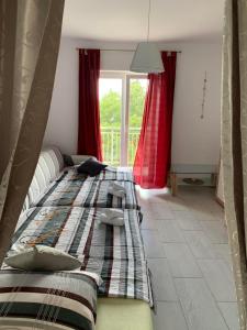Postel nebo postele na pokoji v ubytování Apartmani Nada