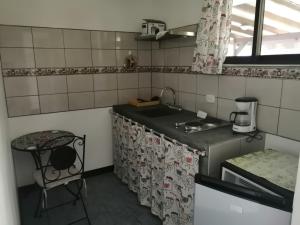 Köök või kööginurk majutusasutuses Marfi Inn