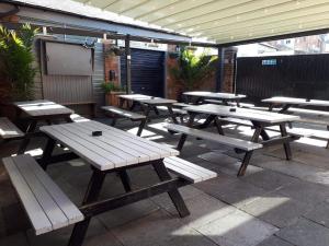 a group of picnic tables on a patio at The Anchor Inn in Cowes