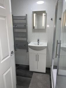Koupelna v ubytování The Barbican Apartments