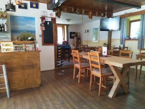 Kuchyň nebo kuchyňský kout v ubytování Camping & Guest House Pliskovice