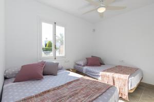 Postel nebo postele na pokoji v ubytování Chalet a 150m de la playa y piscina privada + 17 fotografií