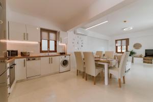 Kuchyň nebo kuchyňský kout v ubytování Villa Eventide + 23 fotografií