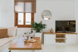 TV a/nebo společenská místnost v ubytování Villa Eventide