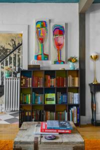 a book shelf filled with books in a living room at Twin Gables of Woodstock in Woodstock