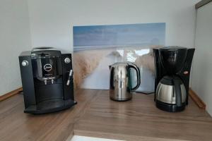 a coffee maker and a blender on a counter at Ferienwohnung am Kellersee in Eutin