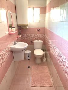 Koupelna v ubytování Апартамент във вила Артемида + 76 fotografií