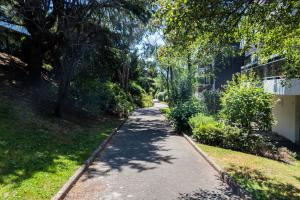 a walking path in a yard next to a building at T2 Port de Vannes in Vannes