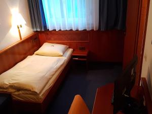 Postel nebo postele na pokoji v ubytování City Hotel Stuttgart