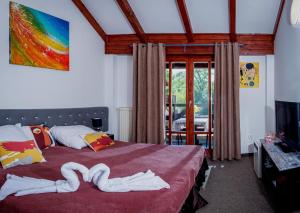 Ένα ή περισσότερα κρεβάτια σε δωμάτιο στο Éden Lounge Restaurant & Pension