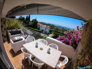 A balcony or terrace at Casa Sabina