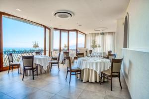 A restaurant or other place to eat at San Lorenzo - Boutique Hotel & SPA
