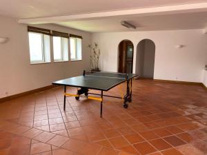 Table tennis facilities sa Top villa with extraordinary view of Atlantic o sa malapit