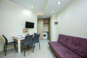 A television and/or entertainment centre at Vasso Apartments 3