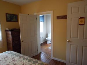 a bedroom with a bed and a bathroom with a toilet at The Tillie Pierce House Inn in Gettysburg